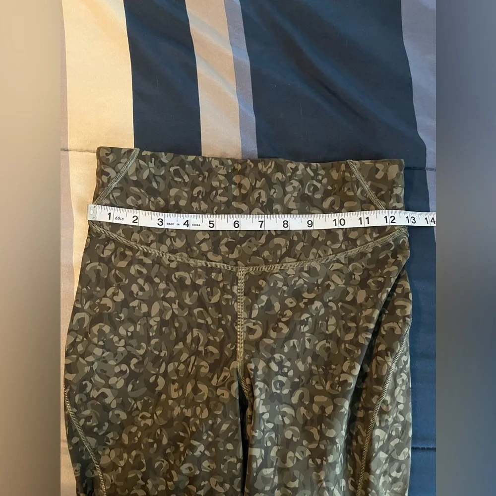🍋LIKE NEW Lululemon Base Pace HR Tight 25" - Intertwined Camo Medium Olive - 6 - Picture 10 of 14